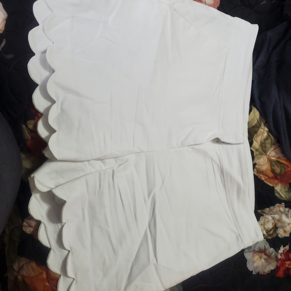 White tulip hem shorts
